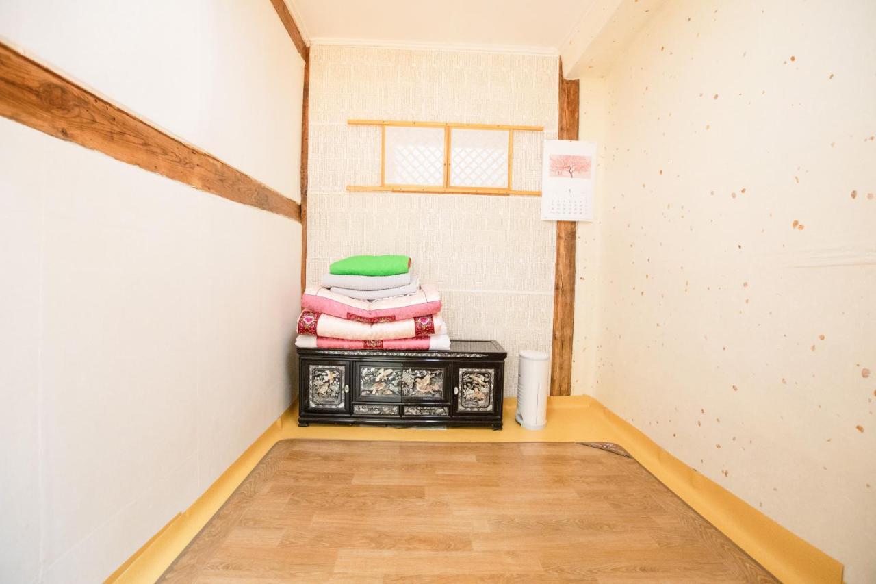 Dongmyo Hanok Sihwadang - Private Korean Style House In The City Center With A Beautiful Garden Seoul Exterior foto