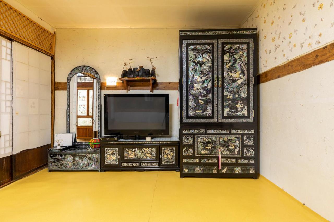 Dongmyo Hanok Sihwadang - Private Korean Style House In The City Center With A Beautiful Garden Seoul Exterior foto