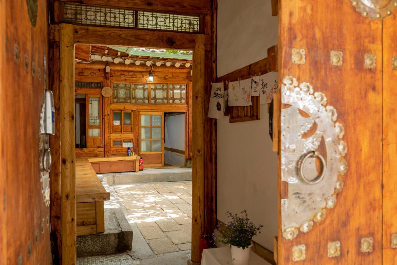 Dongmyo Hanok Sihwadang - Private Korean Style House In The City Center With A Beautiful Garden Seoul Exterior foto