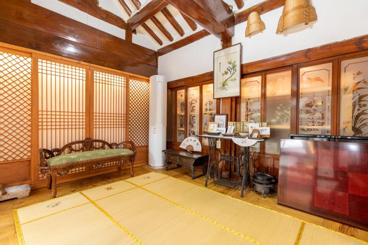 Dongmyo Hanok Sihwadang - Private Korean Style House In The City Center With A Beautiful Garden Seoul Exterior foto