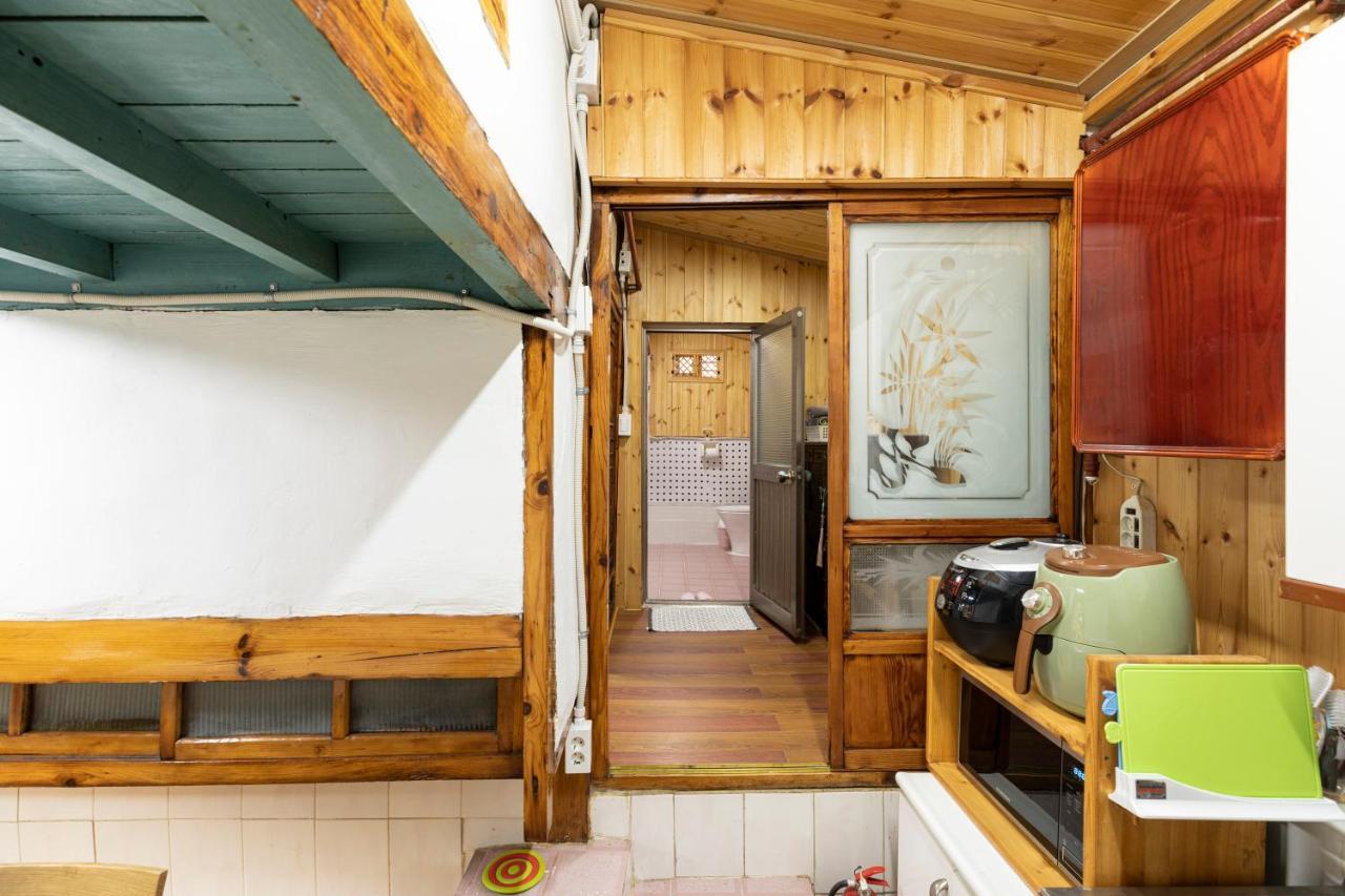 Dongmyo Hanok Sihwadang - Private Korean Style House In The City Center With A Beautiful Garden Seoul Exterior foto