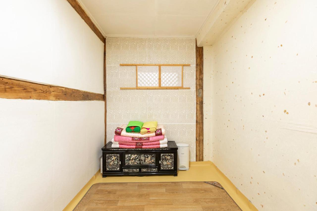 Dongmyo Hanok Sihwadang - Private Korean Style House In The City Center With A Beautiful Garden Seoul Exterior foto