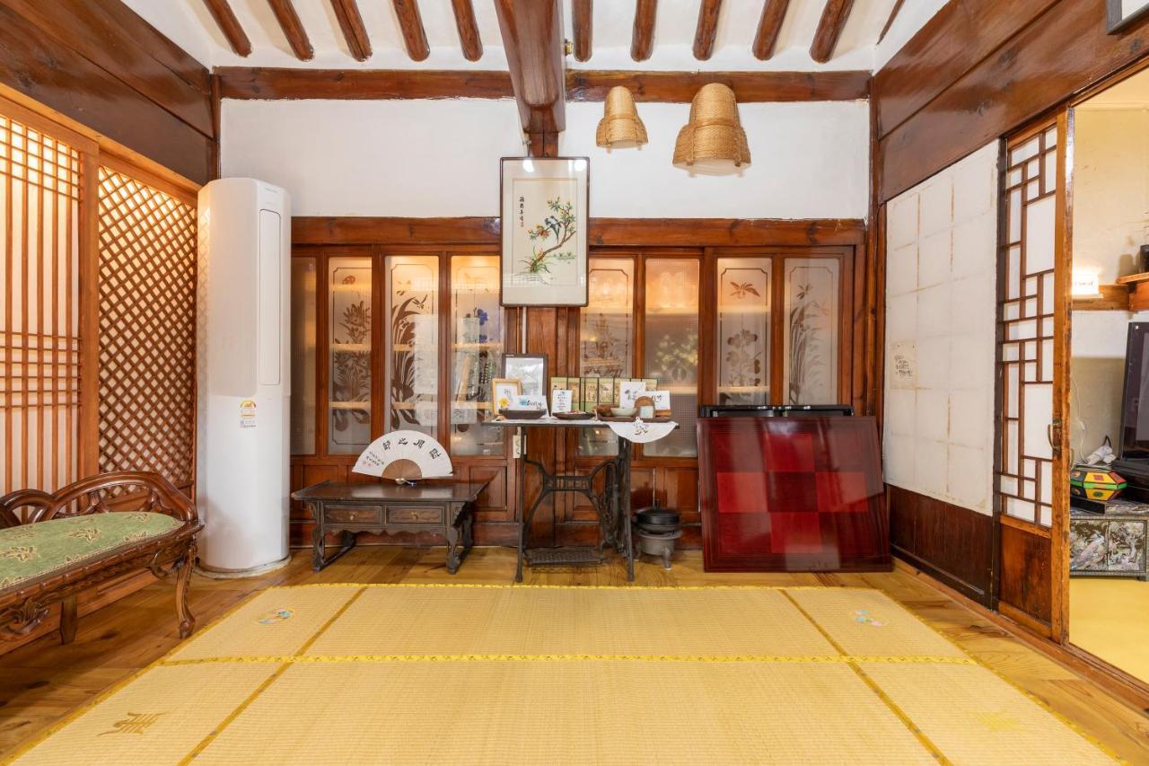 Dongmyo Hanok Sihwadang - Private Korean Style House In The City Center With A Beautiful Garden Seoul Exterior foto